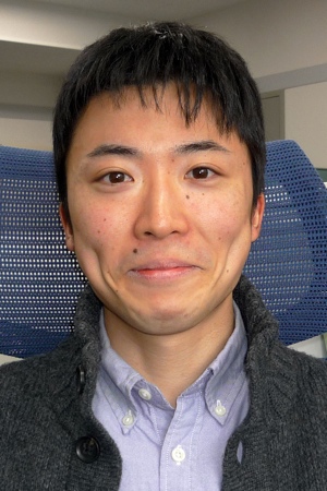 小室 靖明(中央大学大学院 理工学研究科 物理学専攻/理化学研究所 杉田理論分子科学研究室)